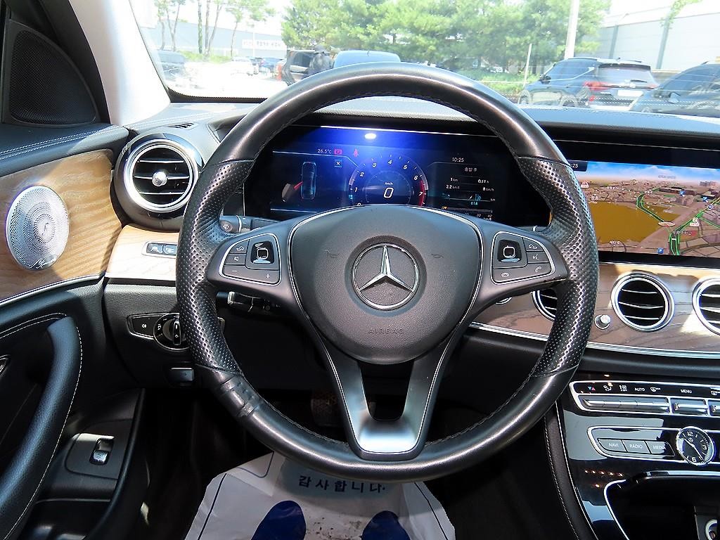 벤츠 E 클래스 E-클래스 W213 E300 4MATIC 익스클루시브 이미지 8