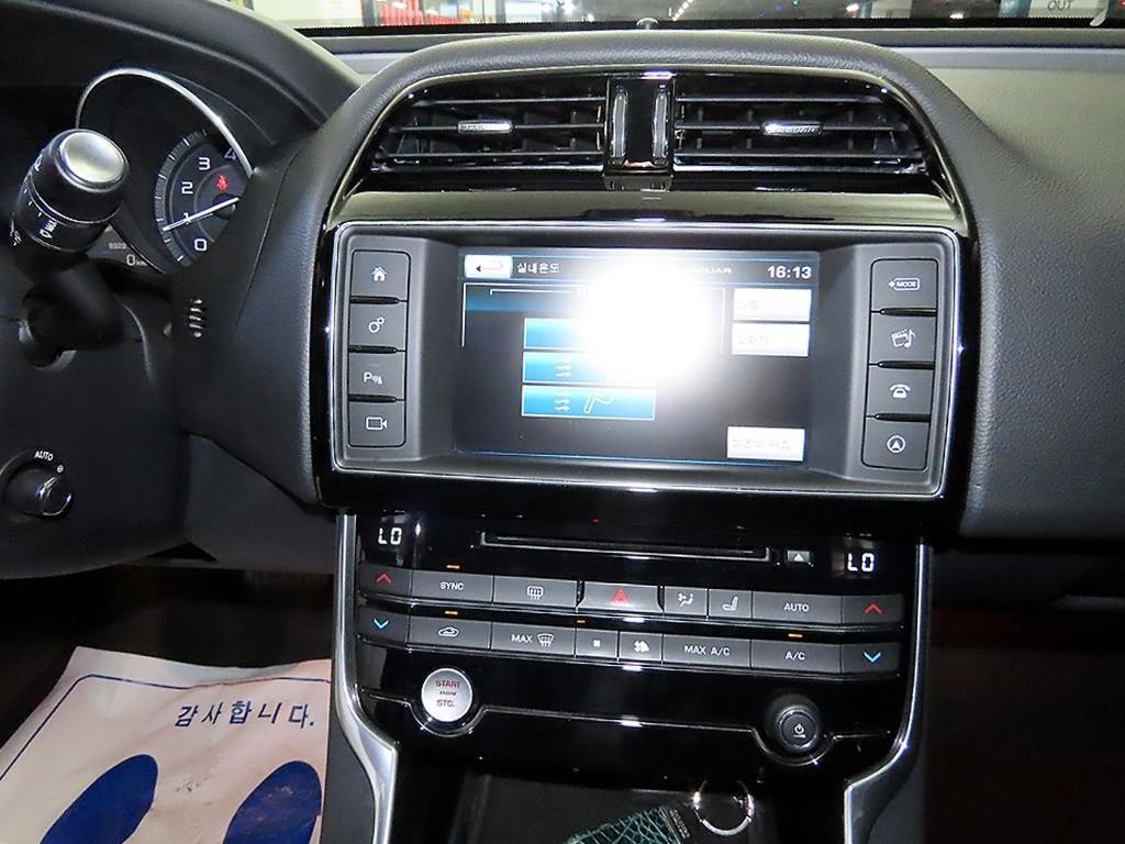 재규어 XE 2.0T 프레스티지 이미지 11