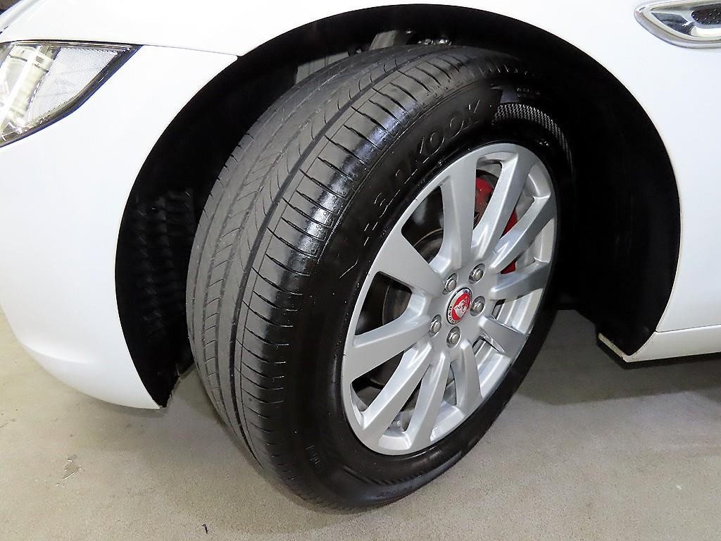 재규어 XE 2.0T 프레스티지 이미지 19