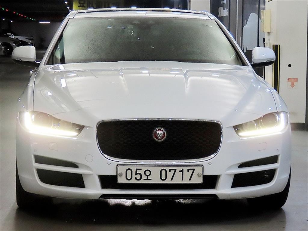 재규어 XE 2.0T 프레스티지 이미지 2