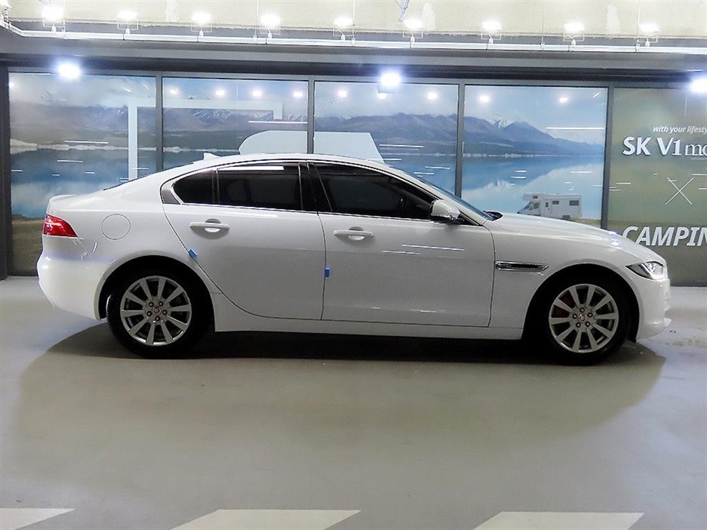 재규어 XE 2.0T 프레스티지 이미지 3