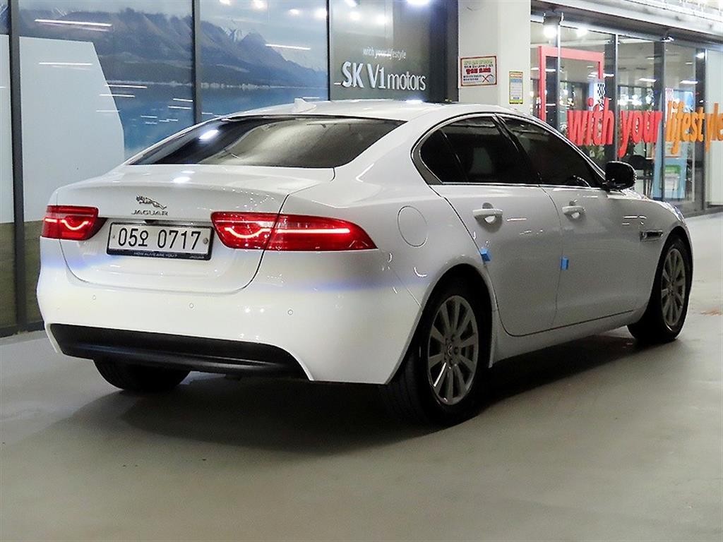 재규어 XE 2.0T 프레스티지 이미지 4