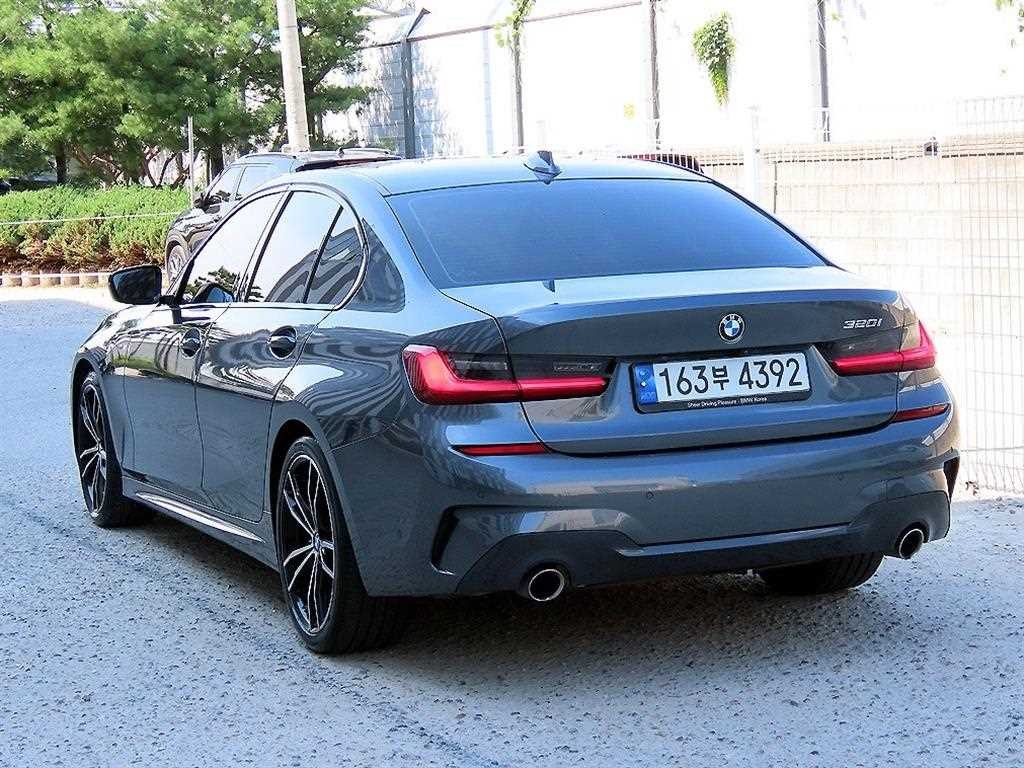 BMW 3시리즈 3시리즈 (G20) 320i M 스포츠 이미지 3