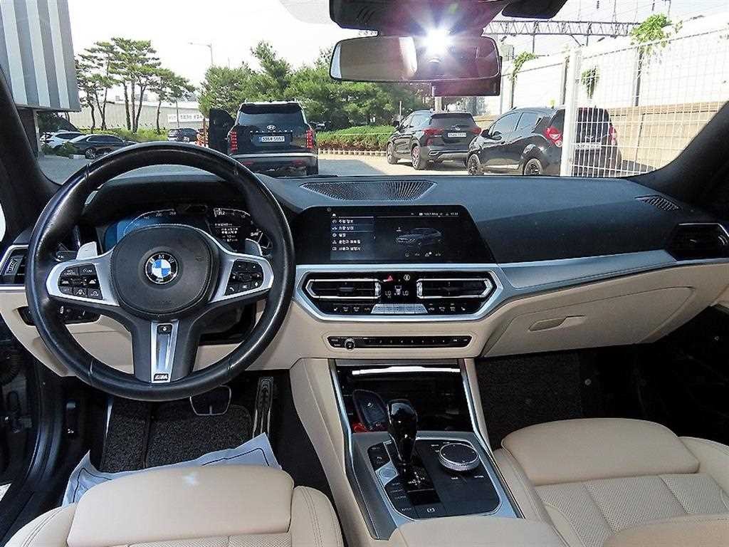 BMW 3시리즈 3시리즈 (G20) 320i M 스포츠 이미지 7