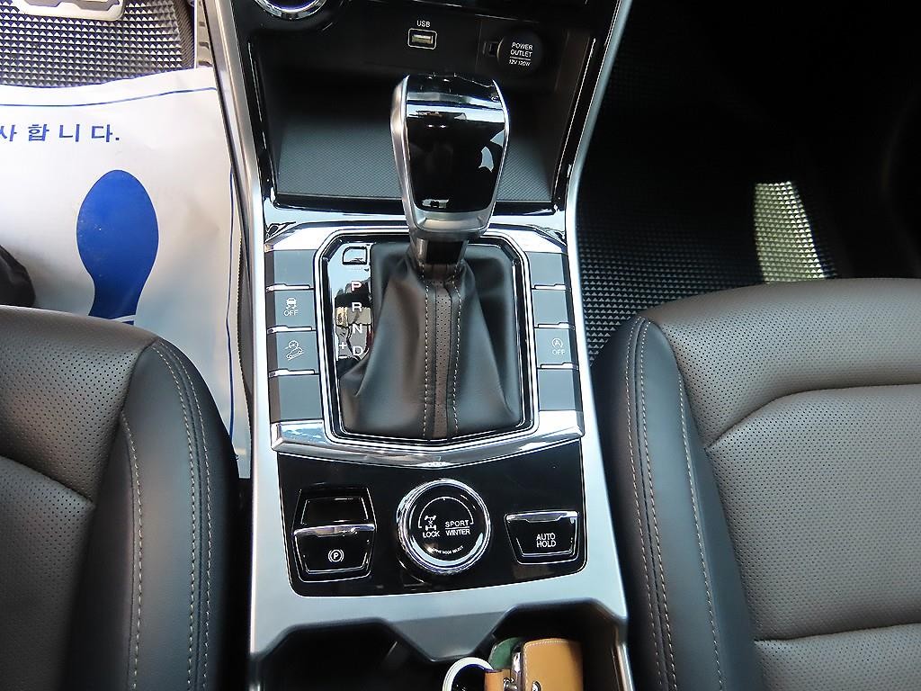 KG모빌리티(쌍용) 코란도 뷰티풀코란도 4WD 가솔린 1.5 C7 이미지 10