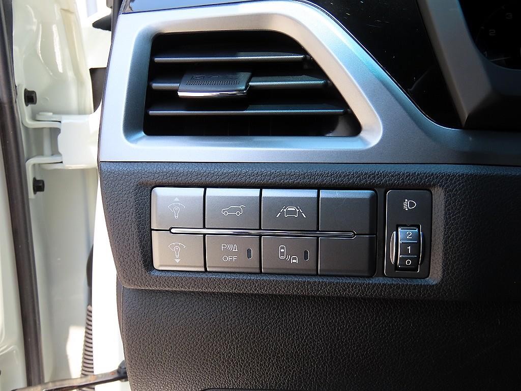 KG모빌리티(쌍용) 코란도 뷰티풀코란도 4WD 가솔린 1.5 C7 이미지 12