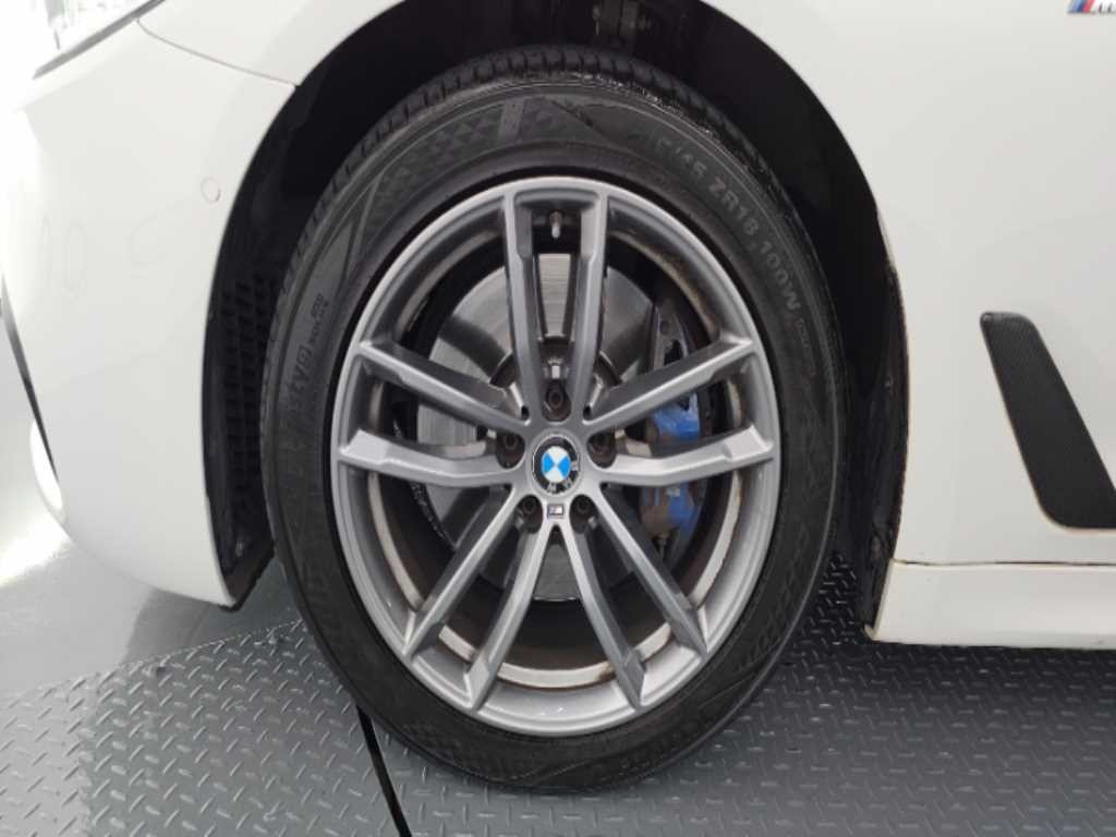 BMW 5시리즈 5시리즈 (G30) 530i M 스포츠 이미지 5