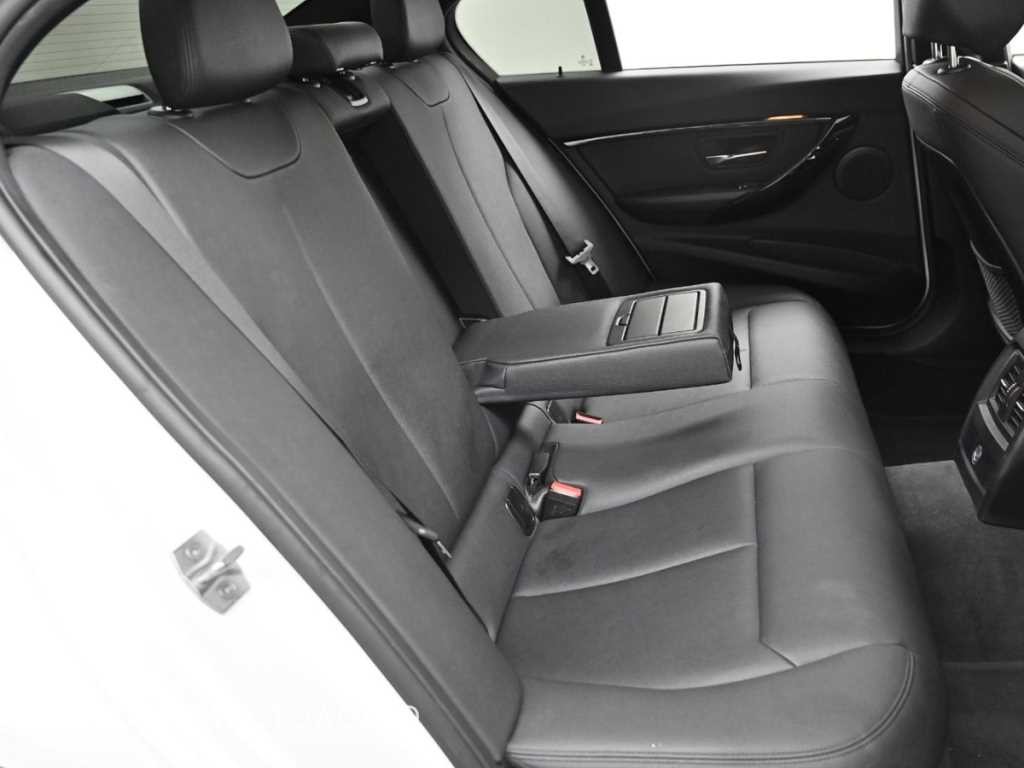 BMW 3시리즈 3시리즈 (F30) 320i M 스포츠 이미지 12