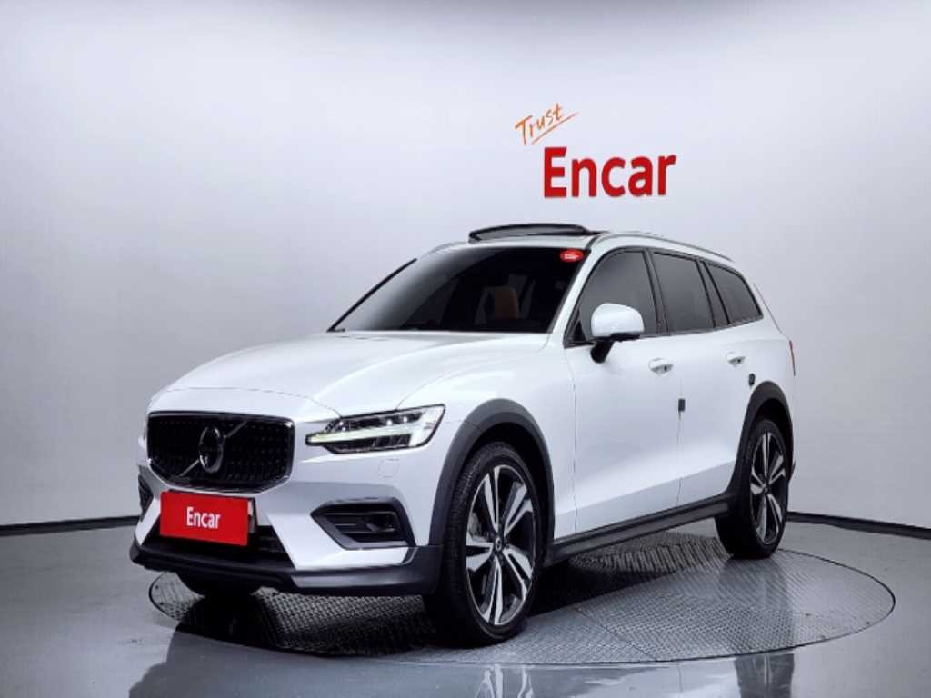 볼보 V60 V60 크로스 컨트리 2세대 2.0 T5 프로 AWD 이미지 1