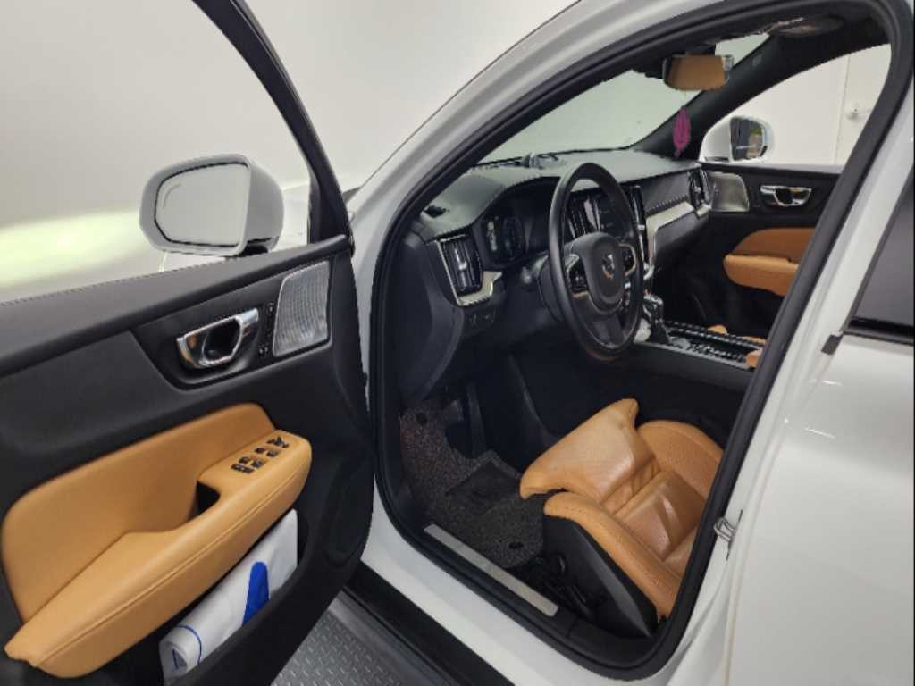 볼보 V60 V60 크로스 컨트리 2세대 2.0 T5 프로 AWD 이미지 10