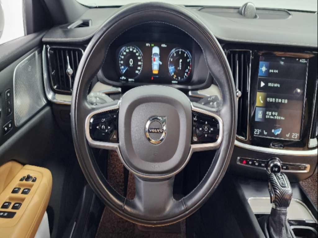 볼보 V60 V60 크로스 컨트리 2세대 2.0 T5 프로 AWD 이미지 13
