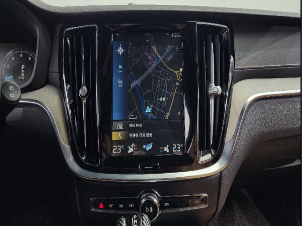 볼보 V60 V60 크로스 컨트리 2세대 2.0 T5 프로 AWD 이미지 15