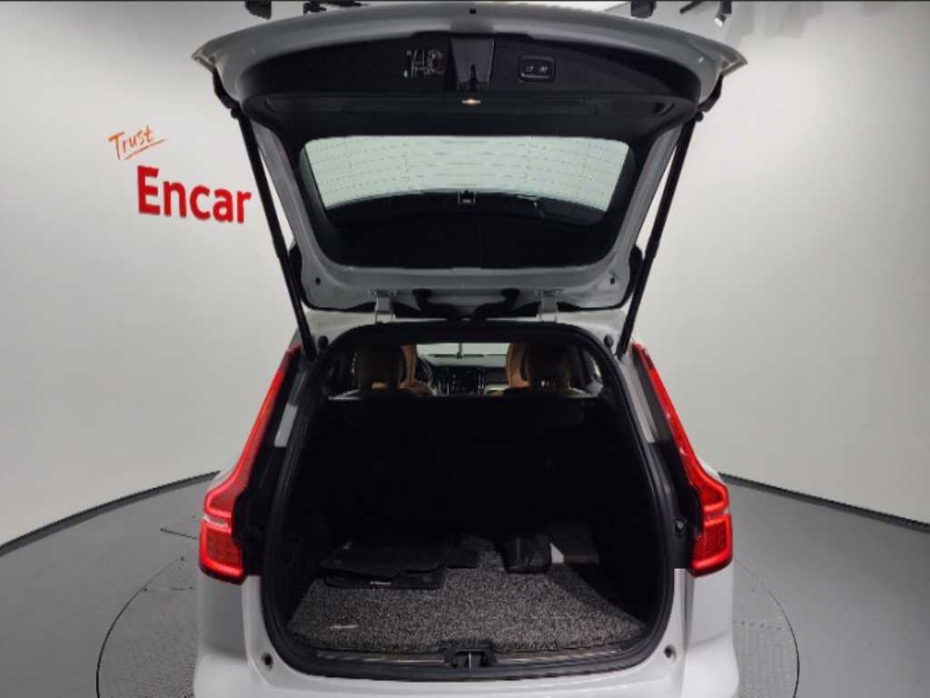 볼보 V60 V60 크로스 컨트리 2세대 2.0 T5 프로 AWD 이미지 20