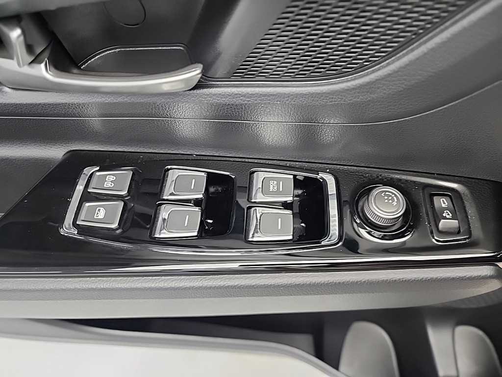 KG모빌리티(쌍용) 코란도 뷰티풀코란도 2WD 가솔린 1.5 C5 플러스 이미지 16