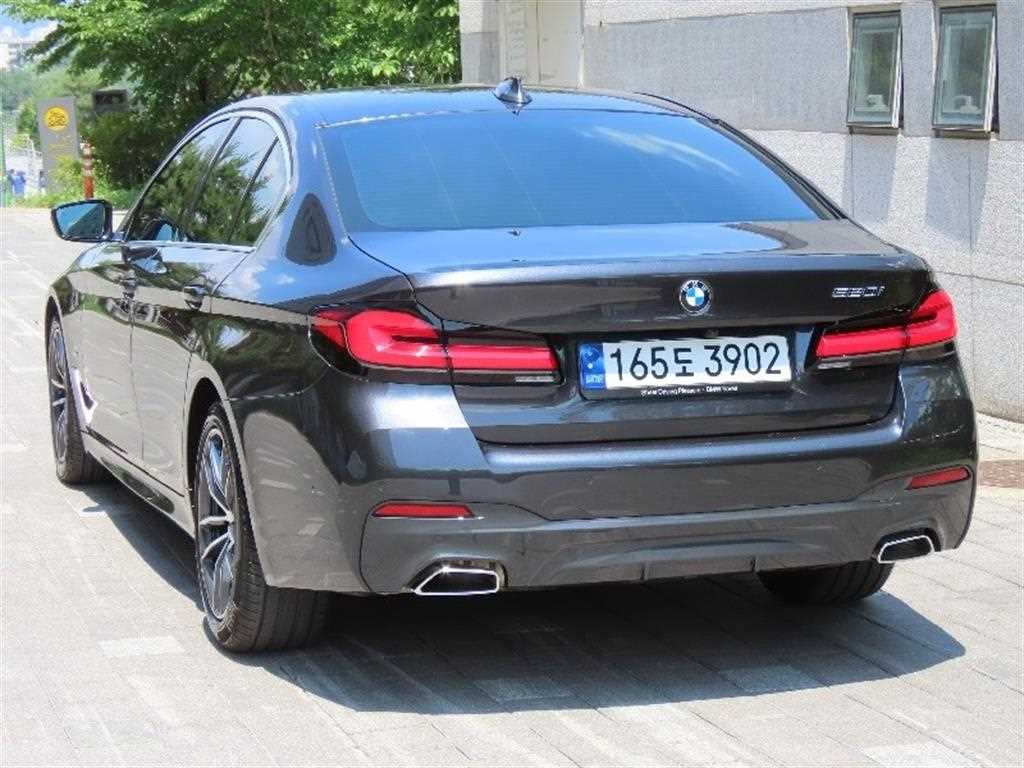 BMW 5시리즈 5시리즈 (G30) 520i M 스포츠 이미지 4