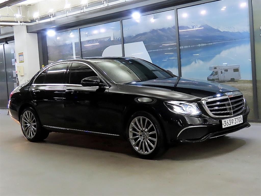 벤츠 E 클래스 E-클래스 W213 E300 4MATIC 익스클루시브 이미지 1
