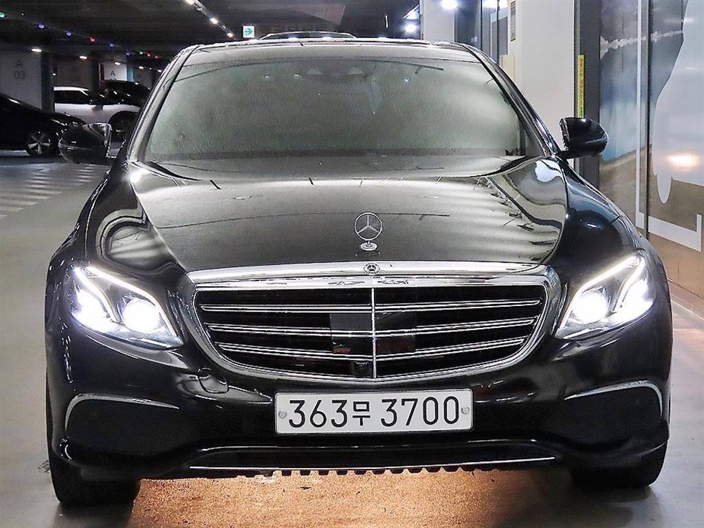 벤츠 E 클래스 E-클래스 W213 E300 4MATIC 익스클루시브 이미지 2