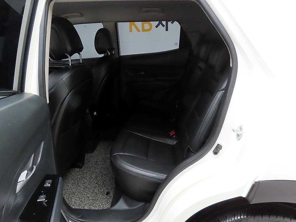 KG모빌리티(쌍용) 코란도 뷰티풀코란도 2WD 가솔린 1.5 C5 플러스 이미지 14