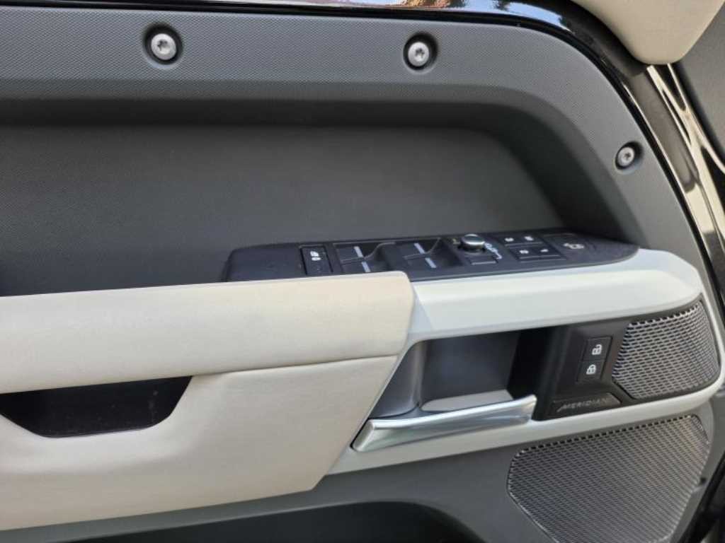 랜드로버 디펜더 디펜더 (L663) 110 D250 SE 이미지 12