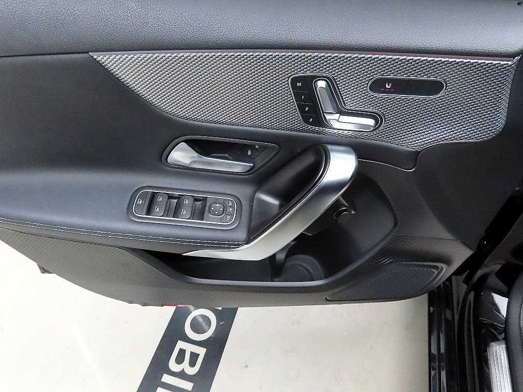 벤츠 A 클래스 A클래스 W177 A220 해치백 이미지 11