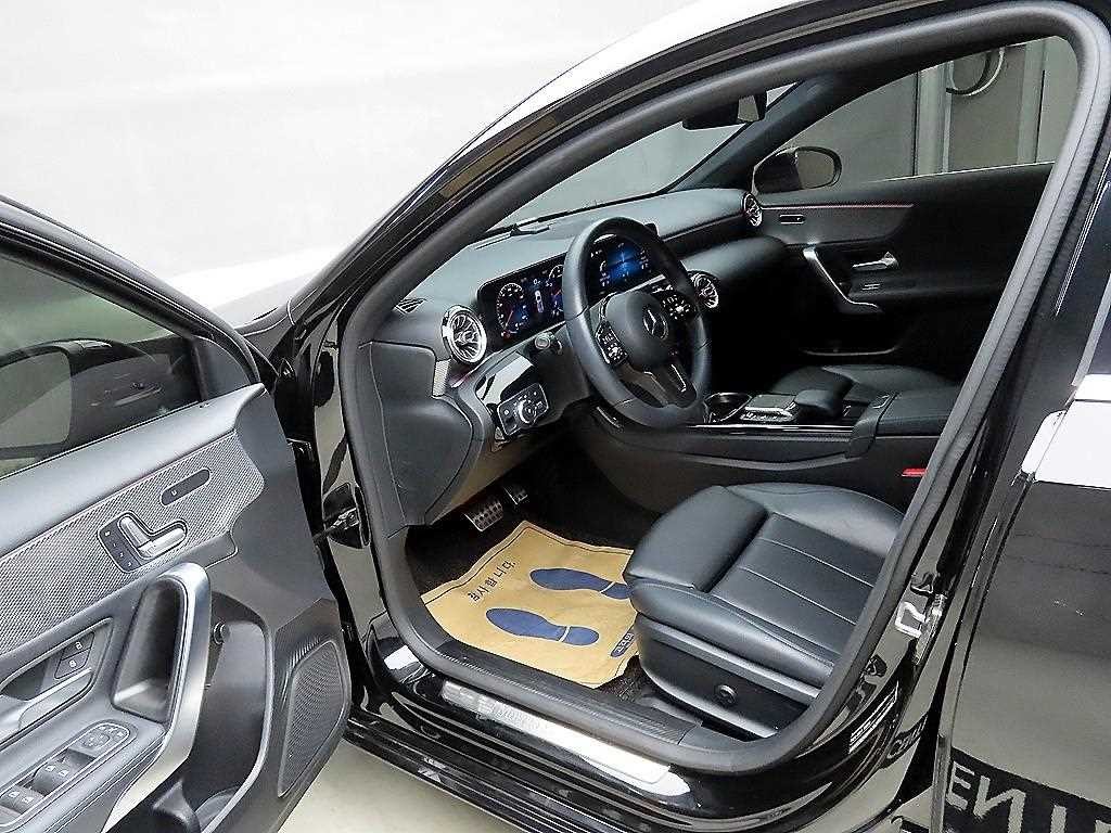 벤츠 A 클래스 A클래스 W177 A220 해치백 이미지 5