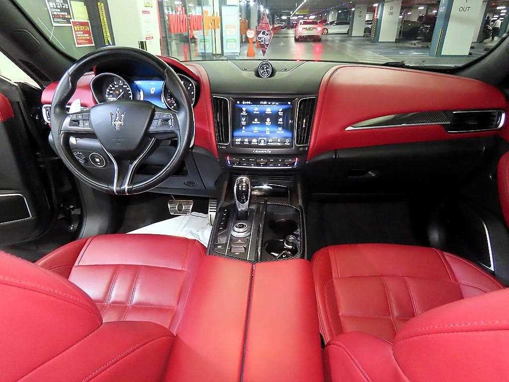 마세라티 르반떼 3.0 AWD 이미지 10