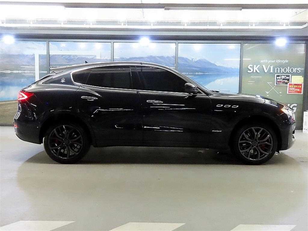 마세라티 르반떼 3.0 AWD 이미지 3