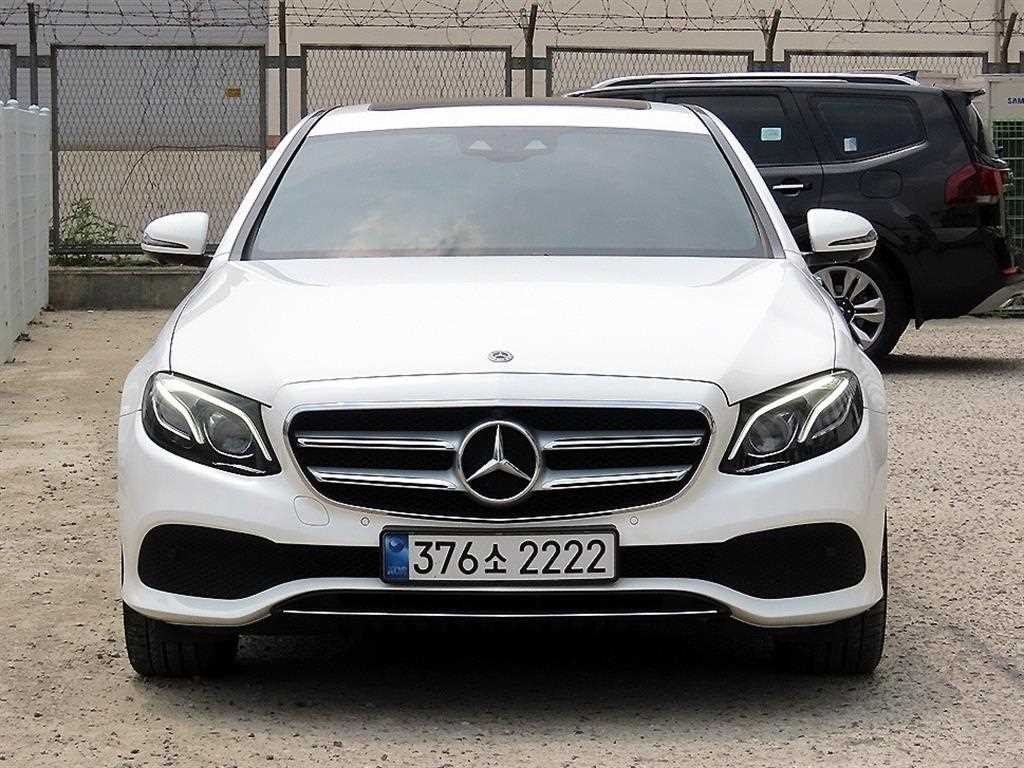 벤츠 E 클래스 E-클래스 W213 E300 4MATIC 아방가르드 이미지 1