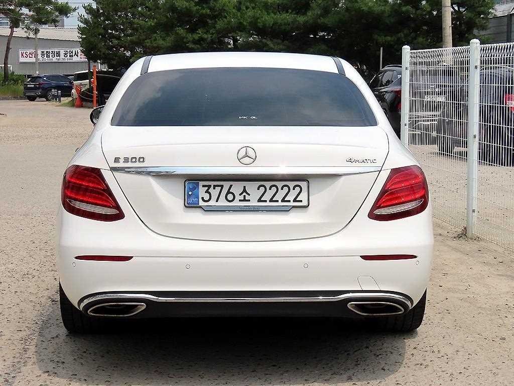 벤츠 E 클래스 E-클래스 W213 E300 4MATIC 아방가르드 이미지 4