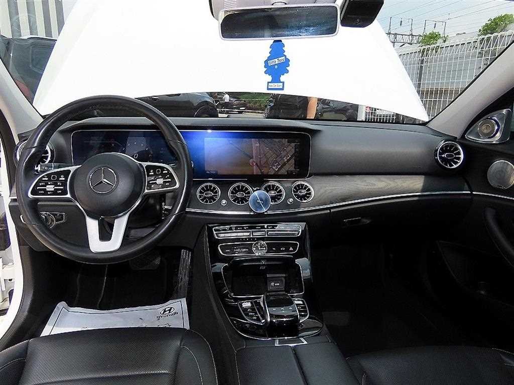 벤츠 E 클래스 E-클래스 W213 E300 4MATIC 아방가르드 이미지 7