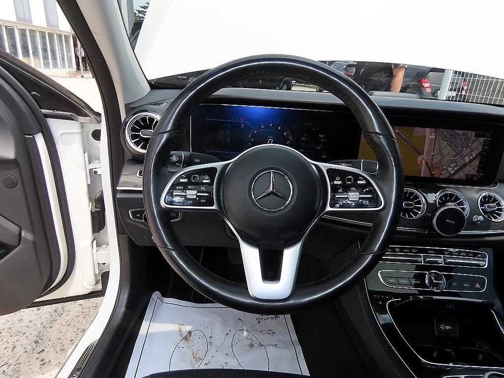 벤츠 E 클래스 E-클래스 W213 E300 4MATIC 아방가르드 이미지 8