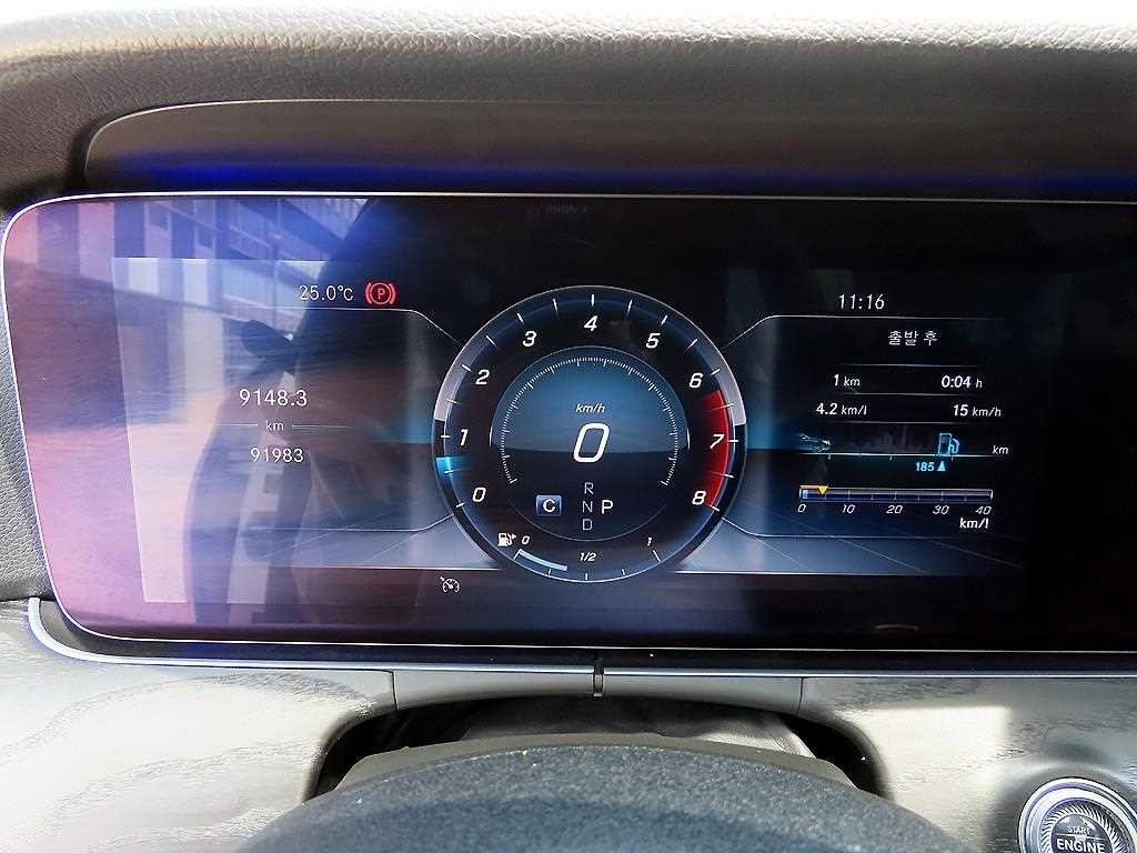 벤츠 E 클래스 E-클래스 W213 E300 4MATIC 아방가르드 이미지 9