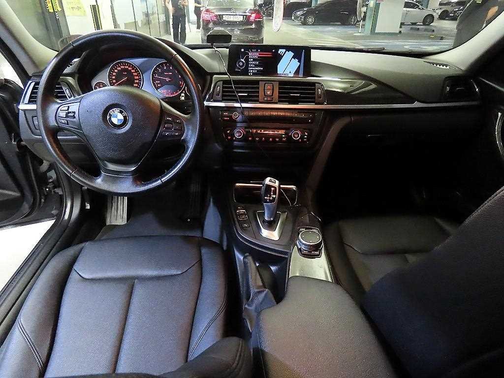 BMW 3시리즈 3시리즈 (F30) 320i 이미지 10