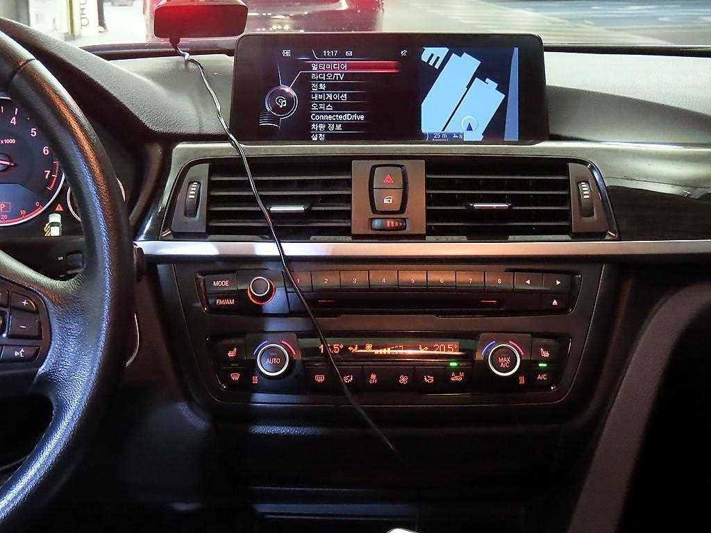 BMW 3시리즈 3시리즈 (F30) 320i 이미지 11