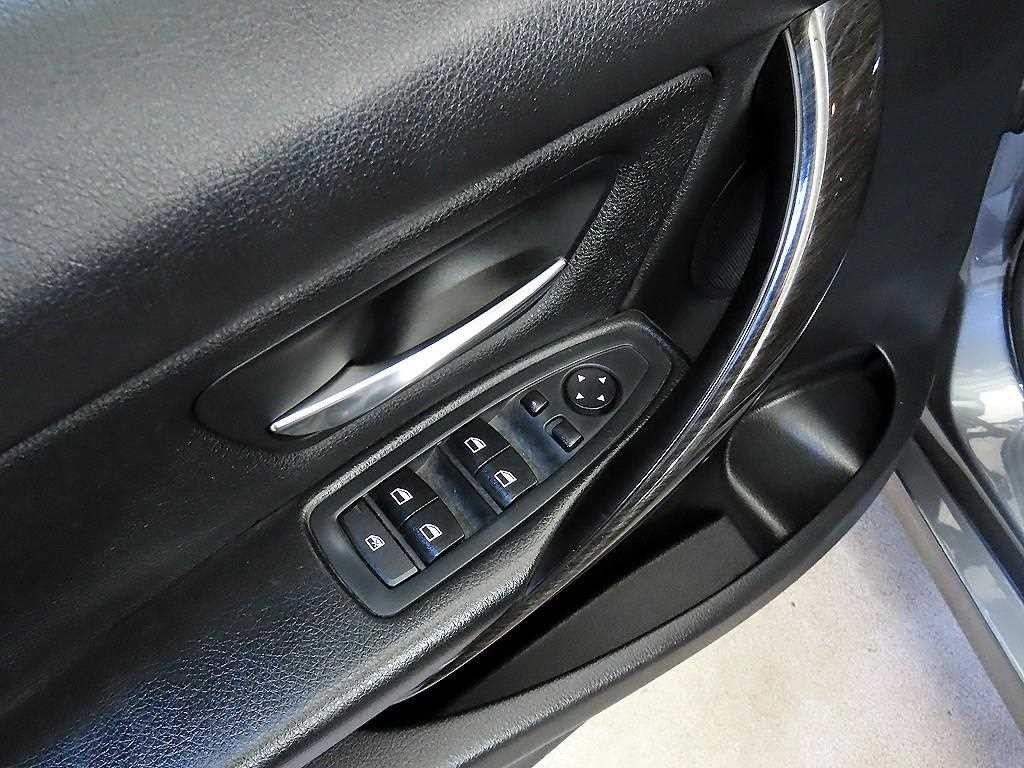 BMW 3시리즈 3시리즈 (F30) 320i 이미지 13