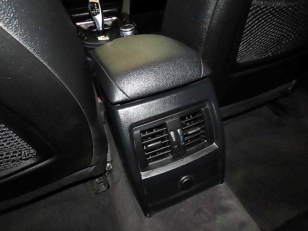 BMW 3시리즈 3시리즈 (F30) 320i 이미지 16