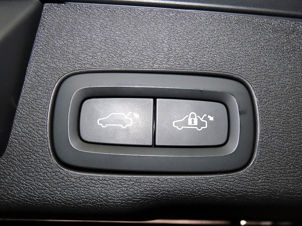 볼보 XC60 XC60(2세대) T8 AWD R-디자인 이미지 15