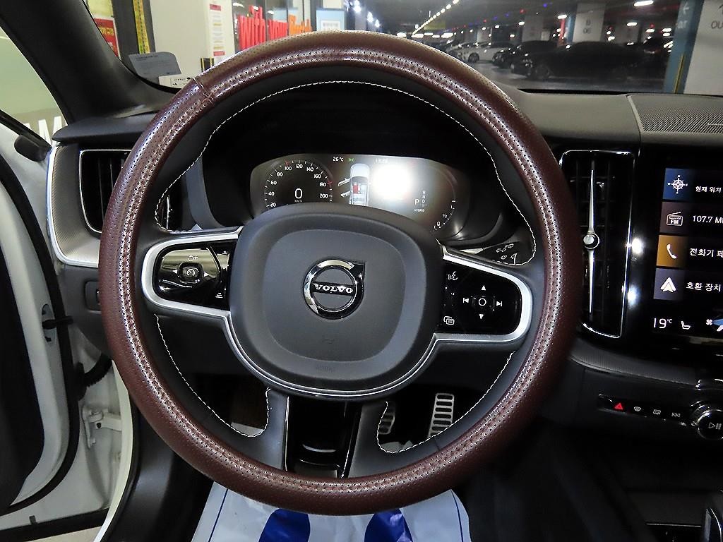 볼보 XC60 XC60(2세대) T8 AWD R-디자인 이미지 8