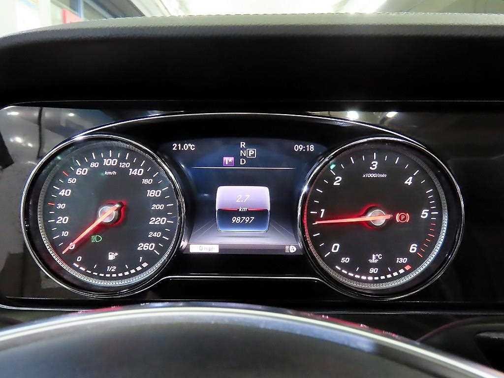벤츠 E 클래스 E-클래스 W213 E220d 카브리올레 이미지 13