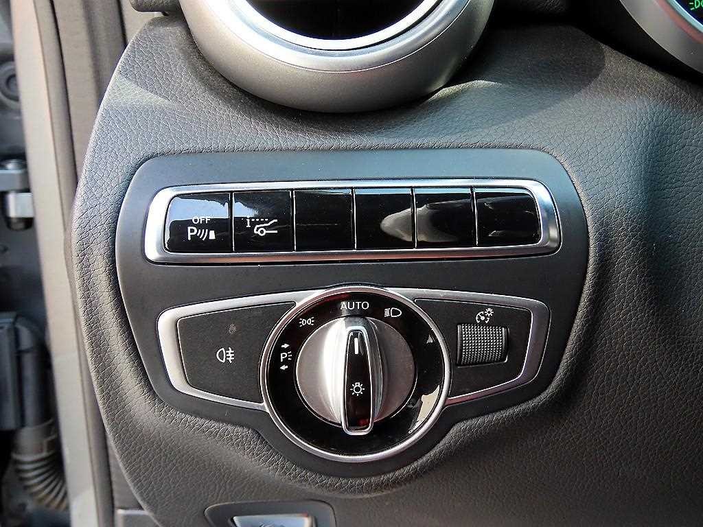 벤츠 C 클래스 C클래스 W205 C200 쿠페 이미지 13