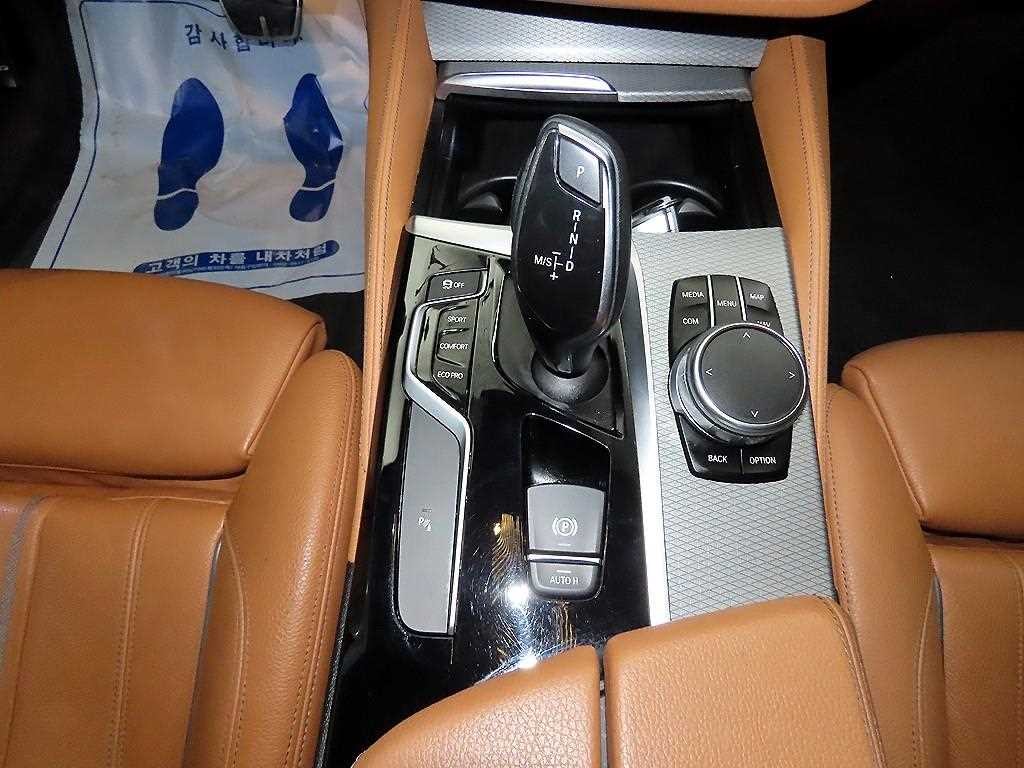 BMW 5시리즈 5시리즈 (G30) 530i M 스포츠 이미지 12