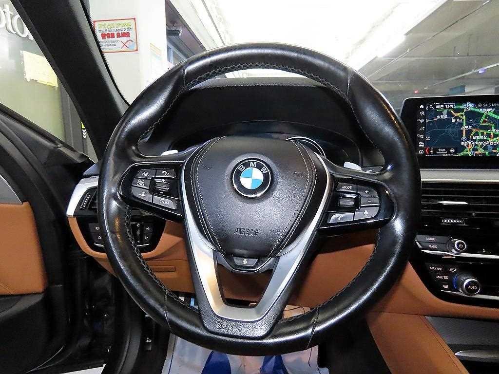 BMW 5시리즈 5시리즈 (G30) 530i M 스포츠 이미지 8