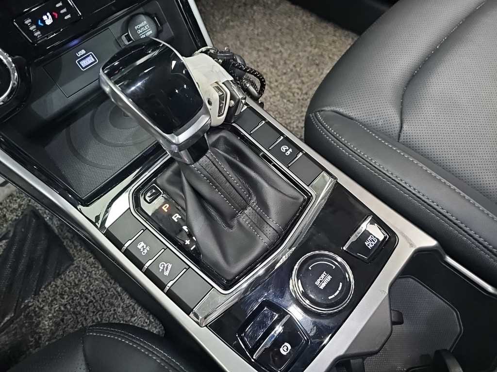 KG모빌리티(쌍용) 코란도 뷰티풀코란도 2WD 디젤 1.6 C5 플러스 이미지 8