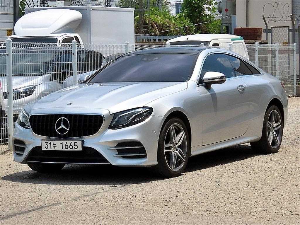 벤츠 E 클래스 E-클래스 W213 E220d 쿠페 이미지 1