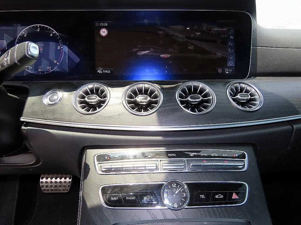 벤츠 E 클래스 E-클래스 W213 E220d 쿠페 이미지 15