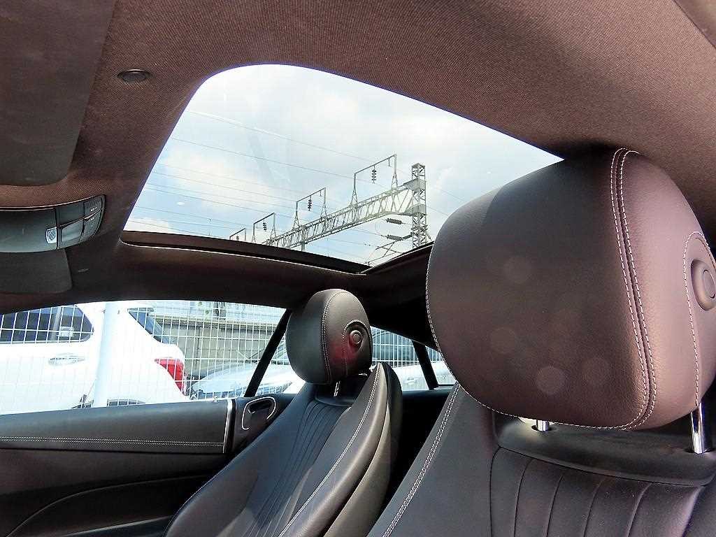 벤츠 E 클래스 E-클래스 W213 E220d 쿠페 이미지 17