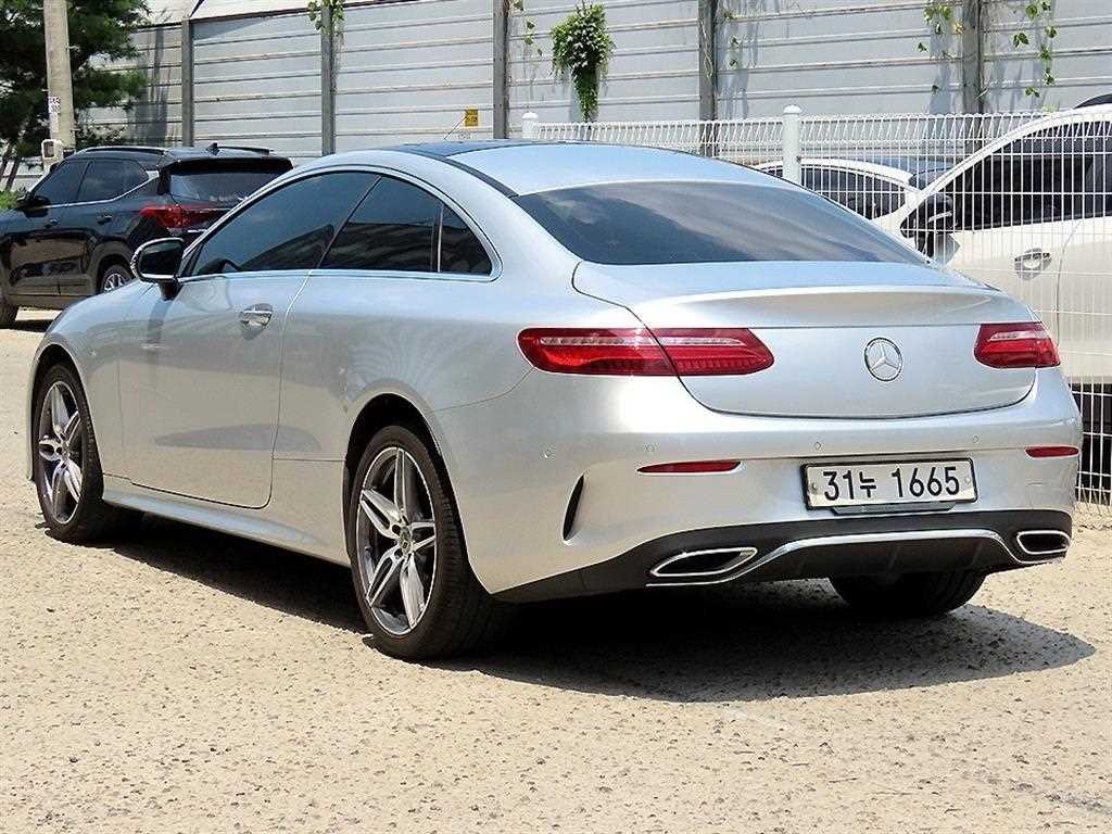 벤츠 E 클래스 E-클래스 W213 E220d 쿠페 이미지 3