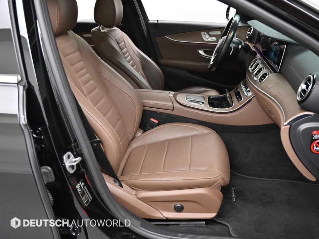 벤츠 E 클래스 E-클래스 W213 E300e 4MATIC 익스클루시브 이미지 10