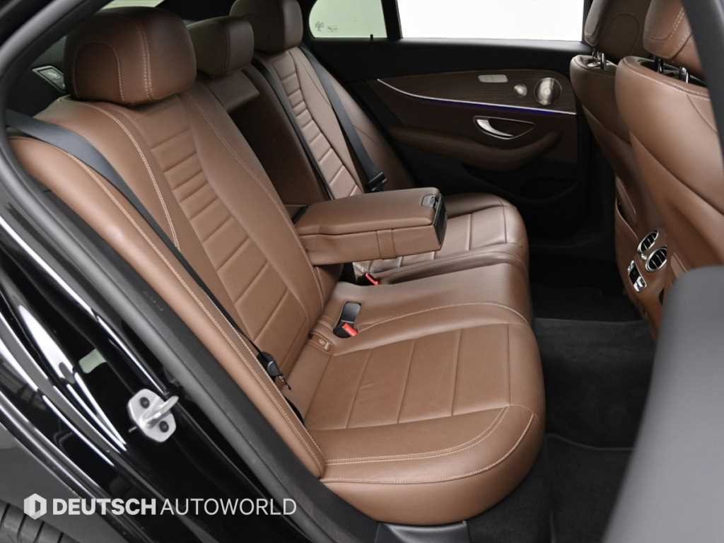 벤츠 E 클래스 E-클래스 W213 E300e 4MATIC 익스클루시브 이미지 12