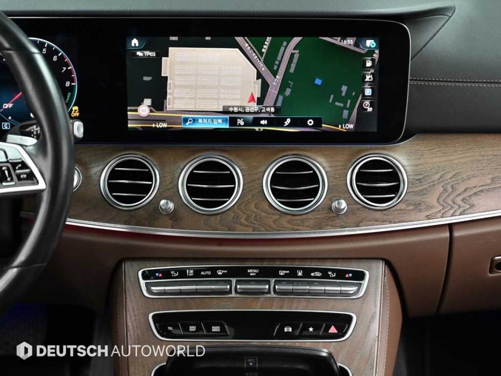 벤츠 E 클래스 E-클래스 W213 E300e 4MATIC 익스클루시브 이미지 14